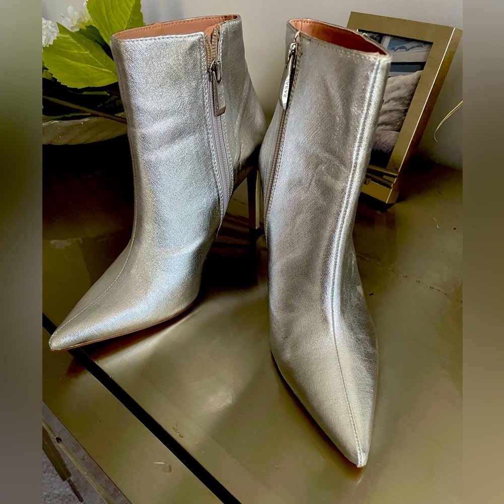 Zara Trafaluc silver pointed heeled boot. Size 7.5